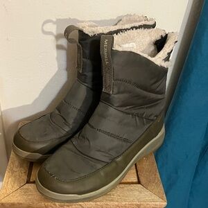 Merrell Snowcreek Sport mid zip polar quilted waterproof boot  7.5